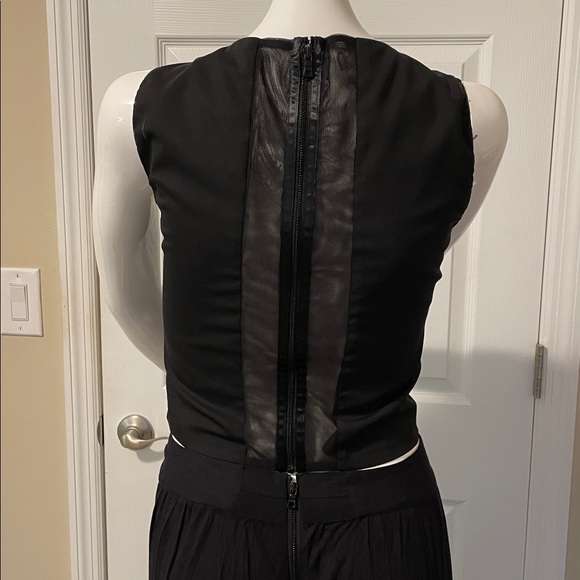 Alice + Olivia Lightweight Wool Deep V-Neck Zip Up Back Crop Top size 6 EC - Picture 5 of 11